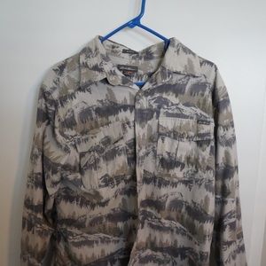 EddieBauer size M Green/Gray/Creme flannel.